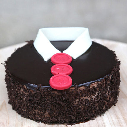 This chocolate shirt cake will be the perfect choice for the individual who pays a special attention to his/her dressing style. Order it and make their day more delightful.
