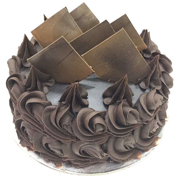 Dark Rachel cake made by using fresh cream and chocolates